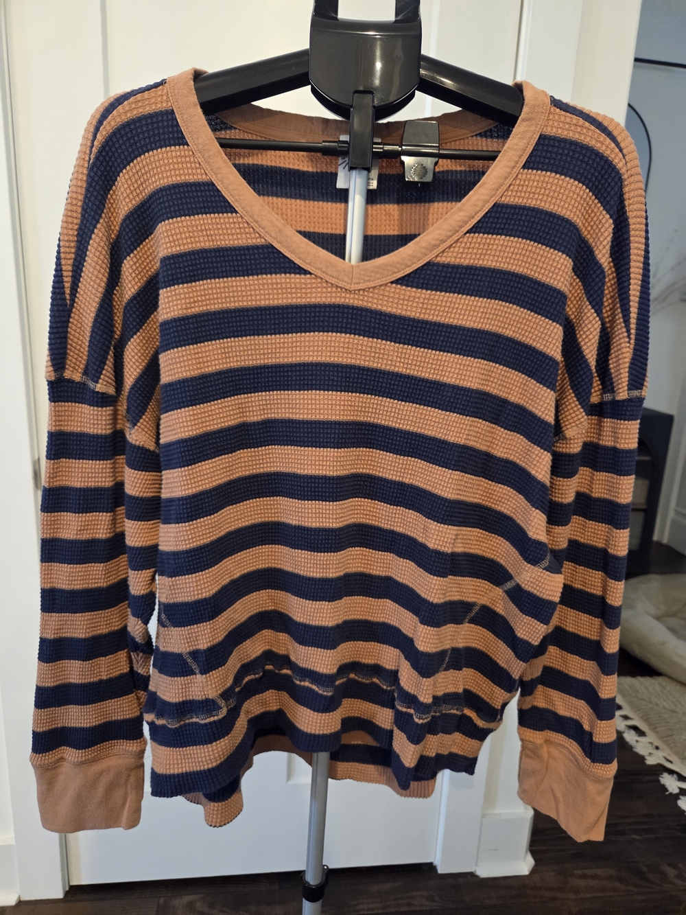 119.  Womens Offline By Aerie Striped V-Neck Waffle Knit Top - Navy & Tan